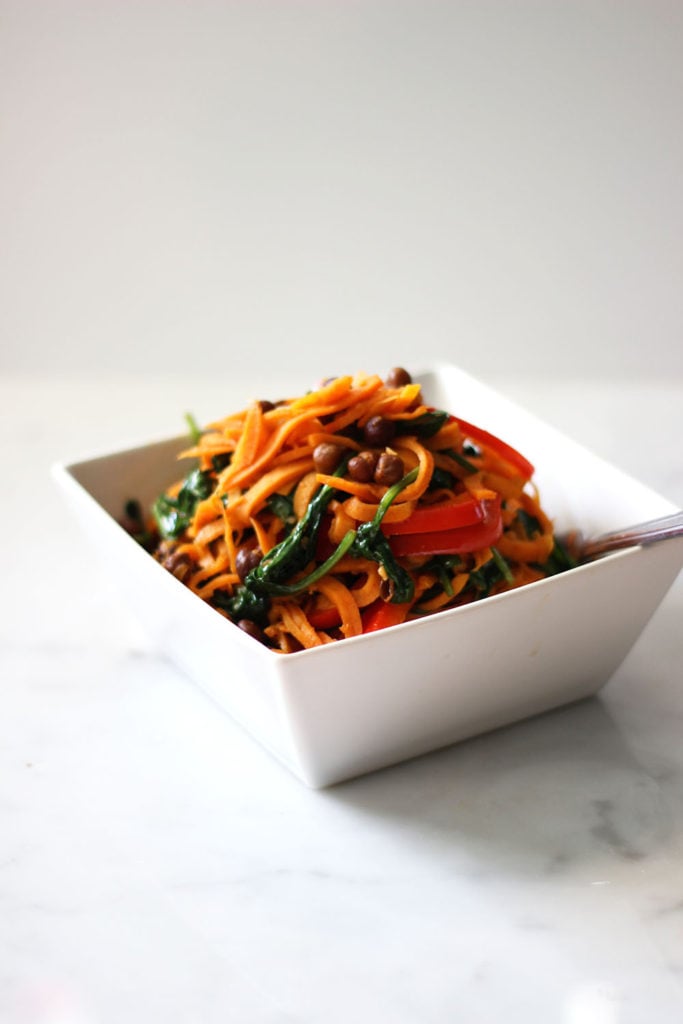 Spicy Sweet Potato Pasta with Spinach and Chickpeas #vegan #glutenfree