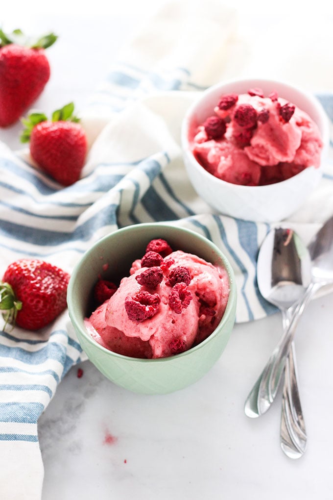 Strawberry Banana Frozen Yogurt in small dishes with spoons