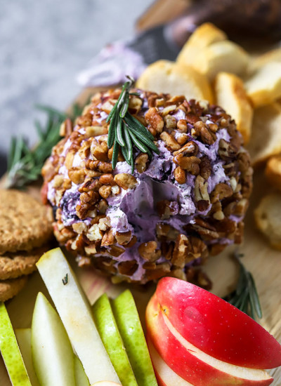 Goat Cheese Ball with Blueberries and Rosemary | Super simple and tasty holiday appetizer!