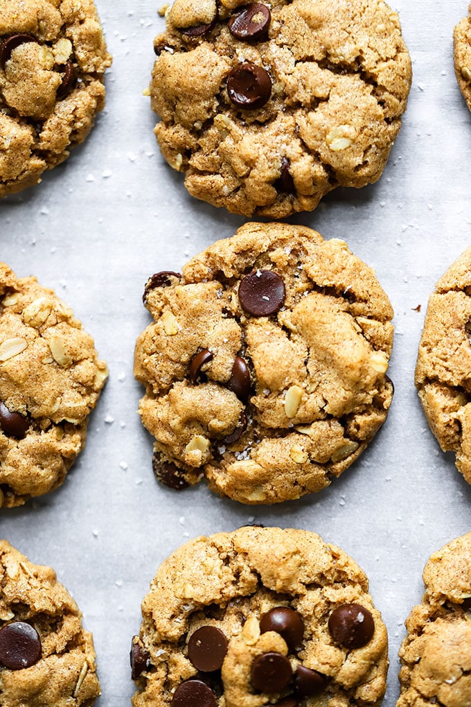 Vegan Almond Butter Chocolate Chip Cookies | These cookies are super delicious and need only 7 ingredients to make now! 