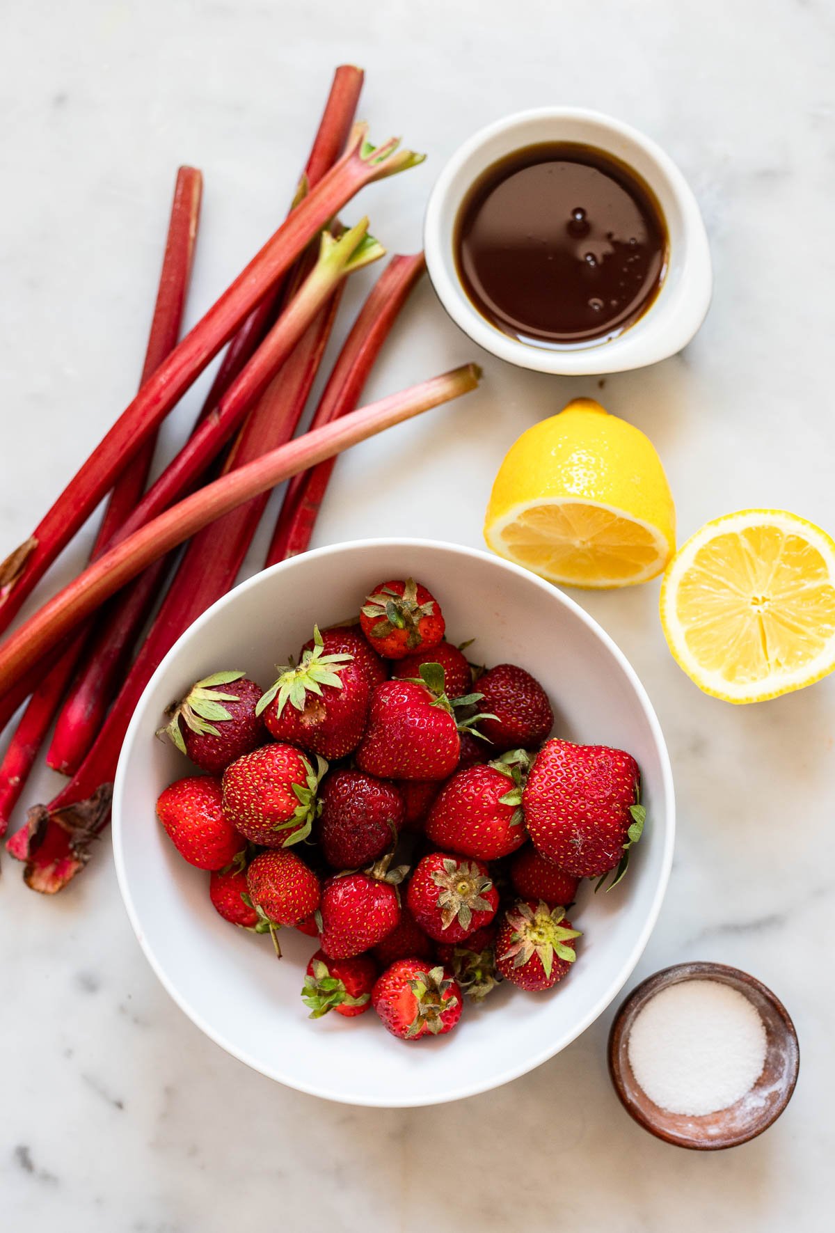 strawberry rhubarb compote ingredients.